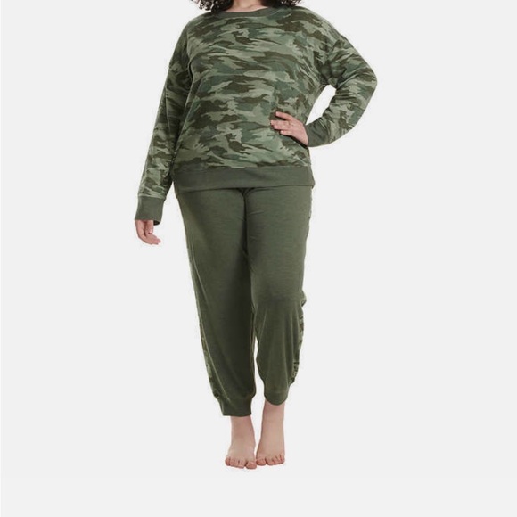 Splendid 2 piece Camouflage Pajama Set - Picture 5 of 8